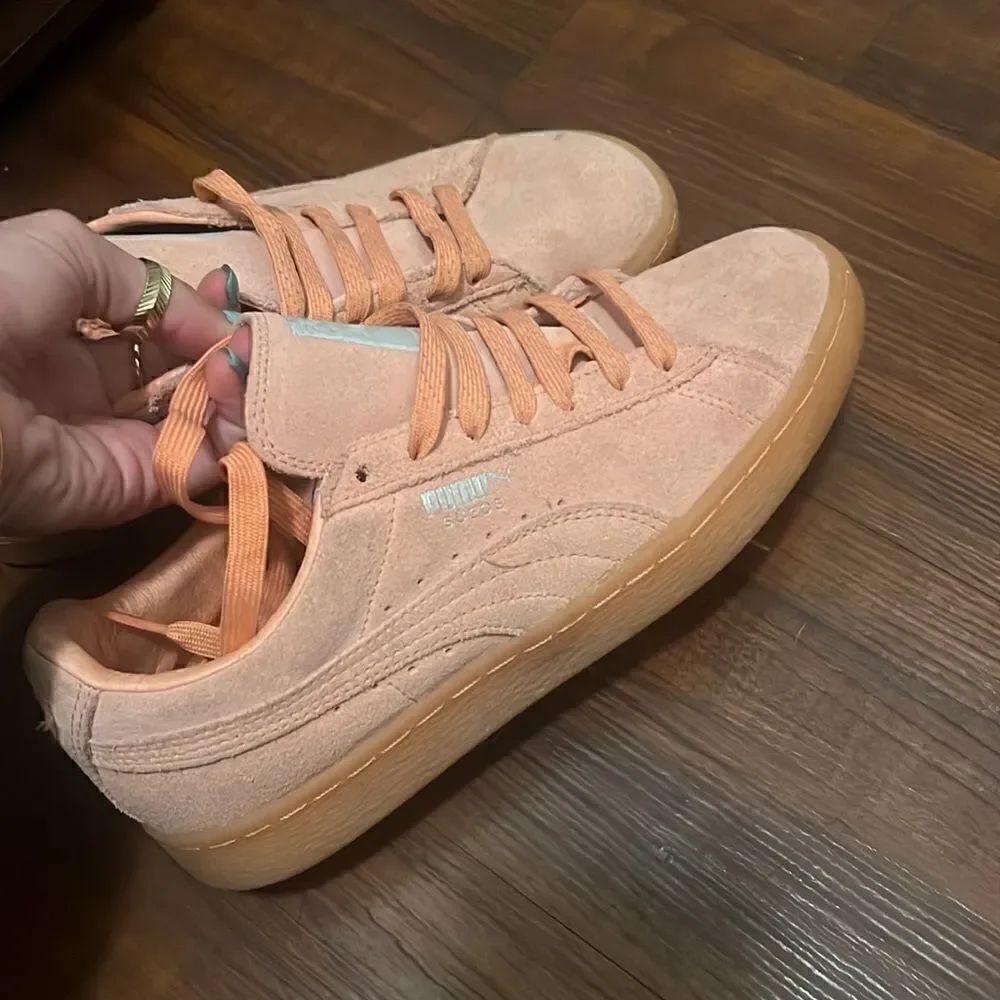 WORN ONCE Pink Suede Puma Shoes - Size 7.5 Like New Sneakers